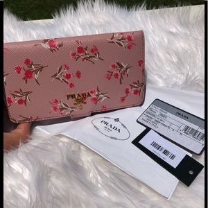 🌸PRADA  WALLET & IPHONE CASE🌸💕
